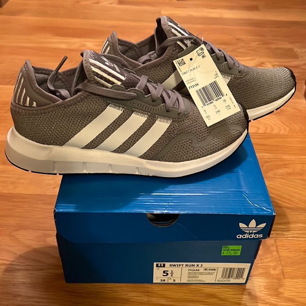 NEW! ADIDAS Swift Run X J - Gray/White - Big Kids - US size 5.5; UK size 5